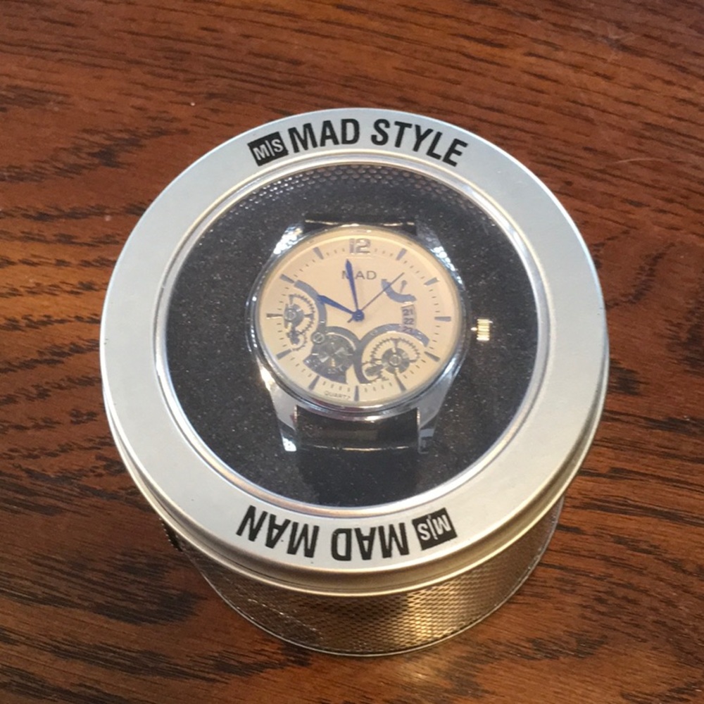 Men’s Watch - Picture 2 of 8